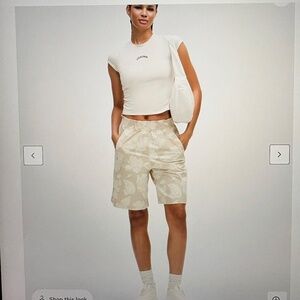 NWT Lululemon Stretch Woven Ruffle Waist HR Shorts 9”